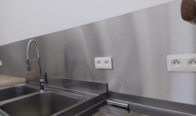crédence inox 316L acier métal personnalisé professionnel cuisine agencement